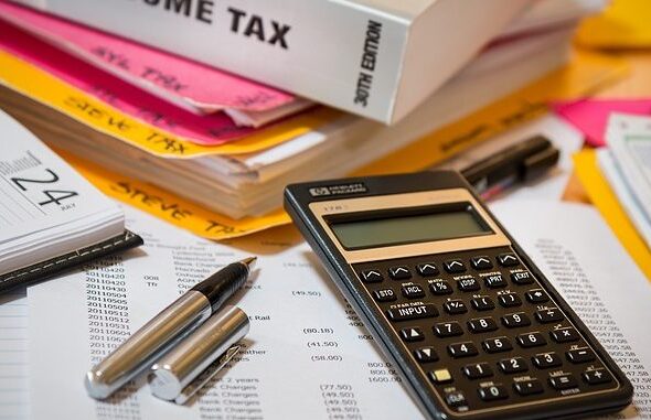 income-tax-4097292_640-640x381